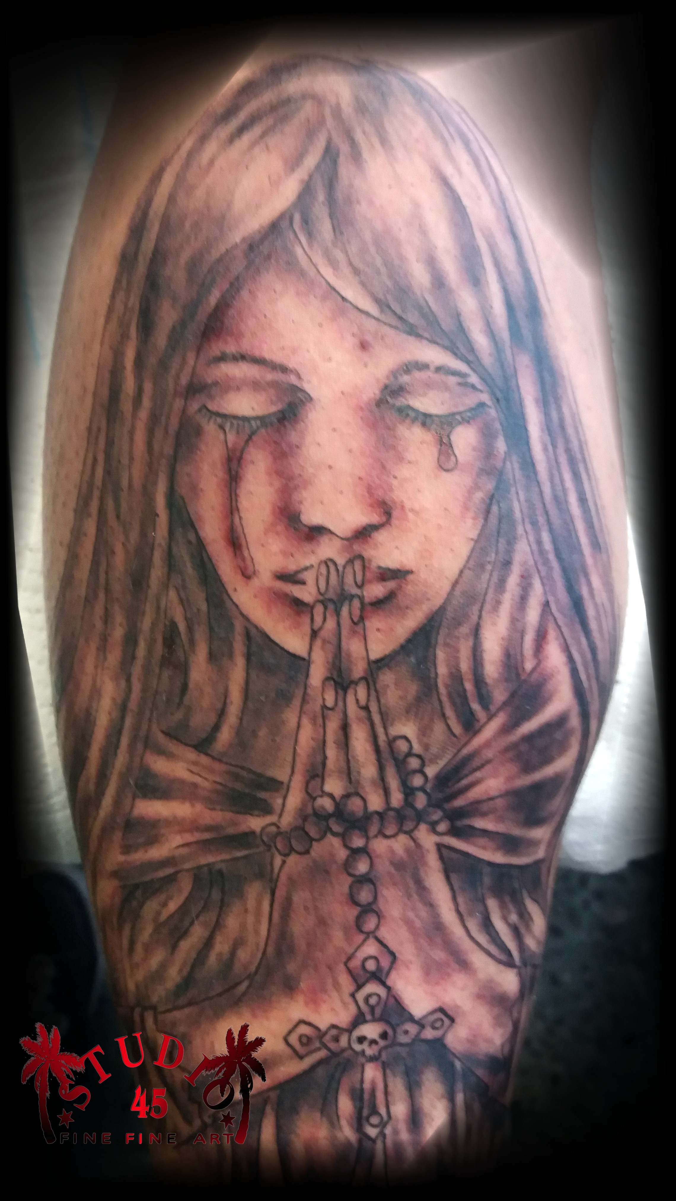 Betende Frau Unterarm Tattoo Recklinghausen STUDIO 45